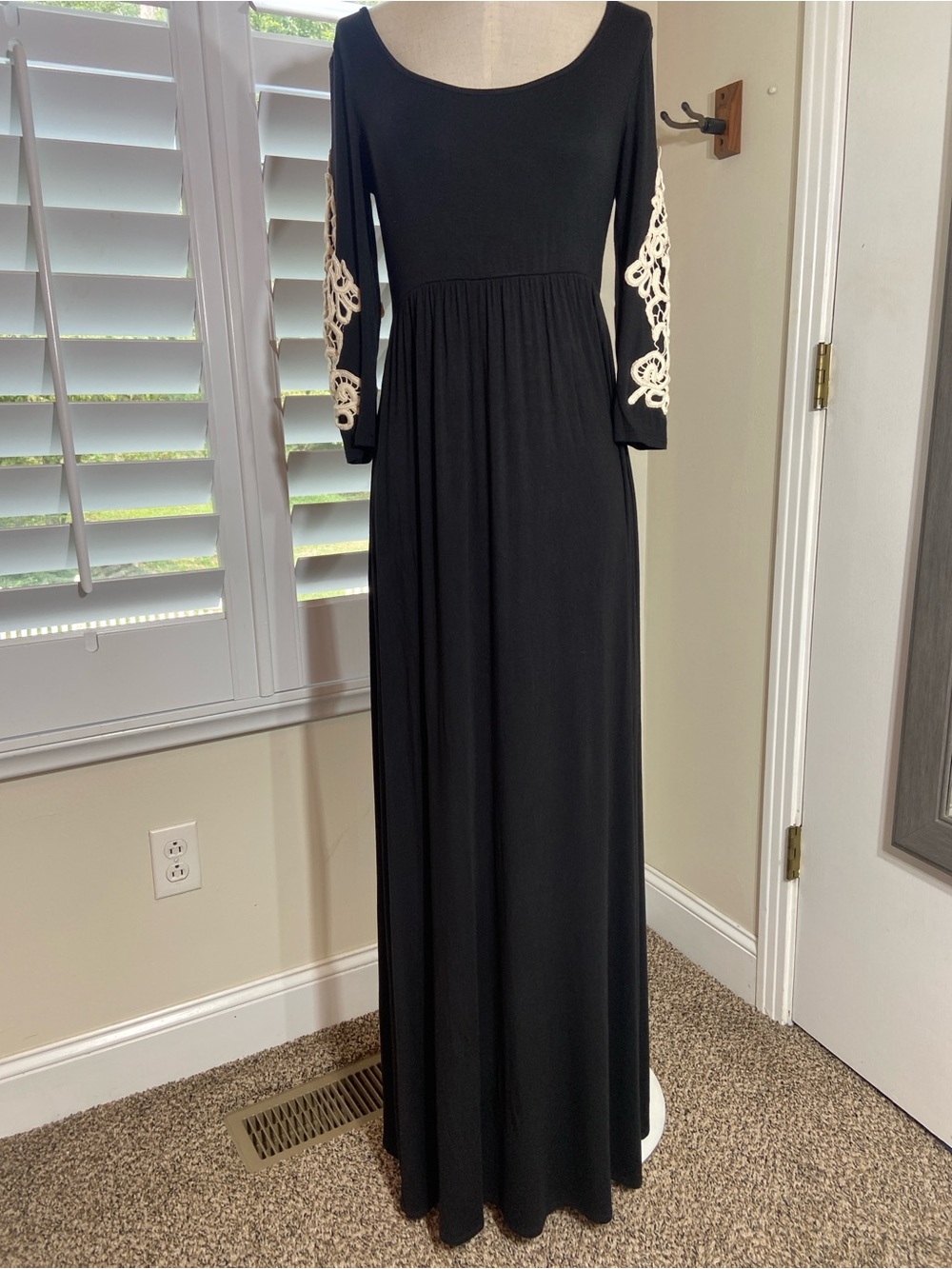 Long Sleeve Maxi Dress Size S/M (Estimate) Black W/ Cream Embroidery Boho-Chic